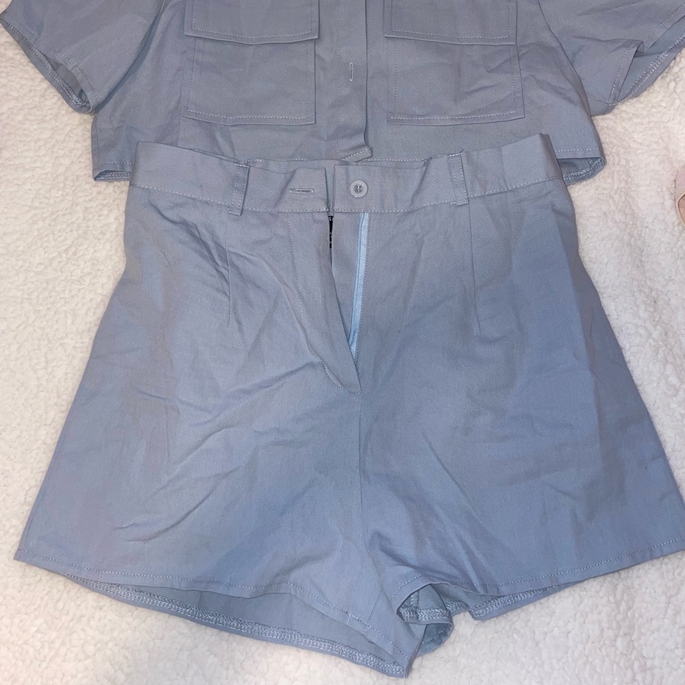 Short set - Picture 3 of 3